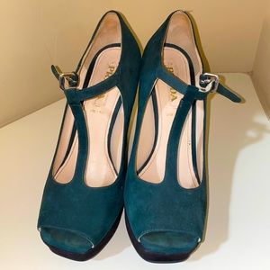 Emerald green wedge pumps. Prada